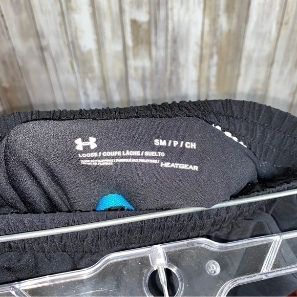 Under Armor Black & Blue Loose Fly By 2.0 Shorts - Picture 5 of 5